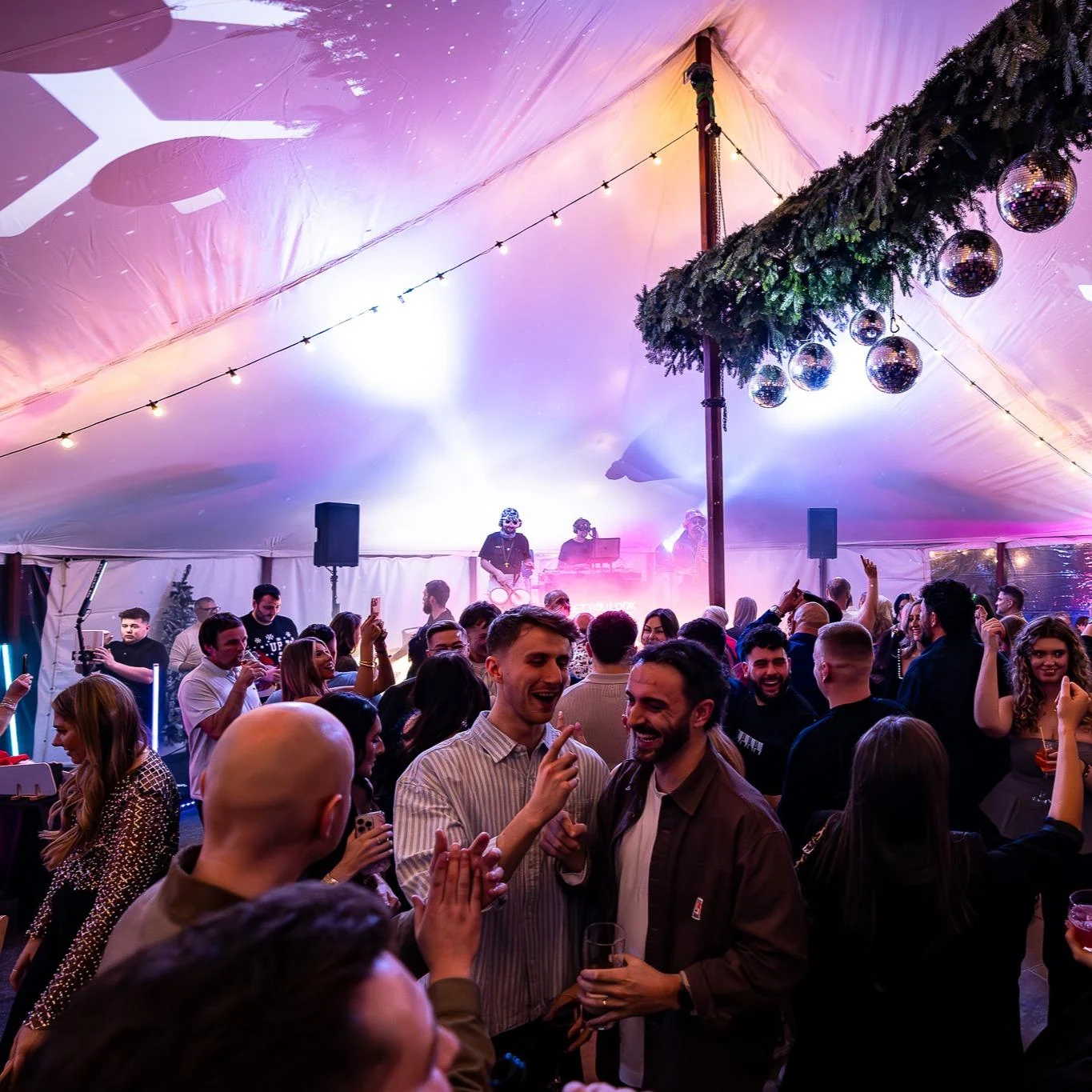 YurtBar — live atmosphere and audience coverage